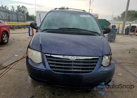 2005 Chrysler Town & Country Touring z USA, uszkodzony, nr VIN 2C4GP54L65R277969